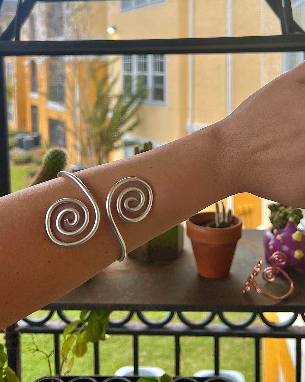 Flow Swirl Cuff